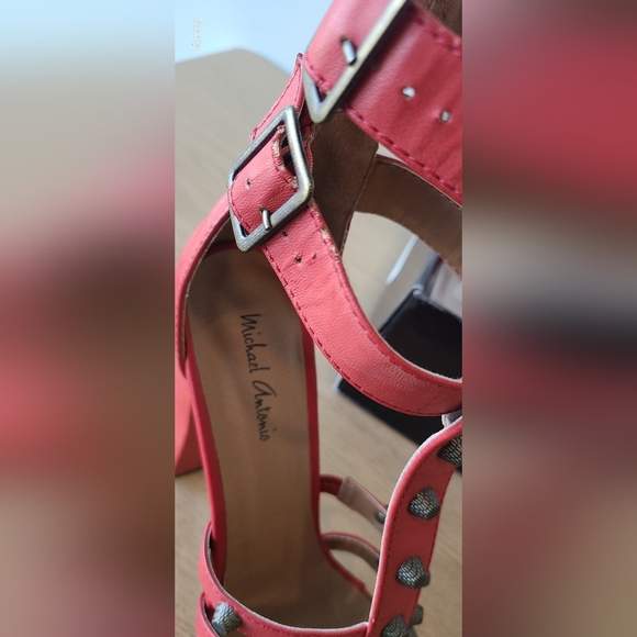 Michael Antonio Juilee Coral - Picture 12 of 13